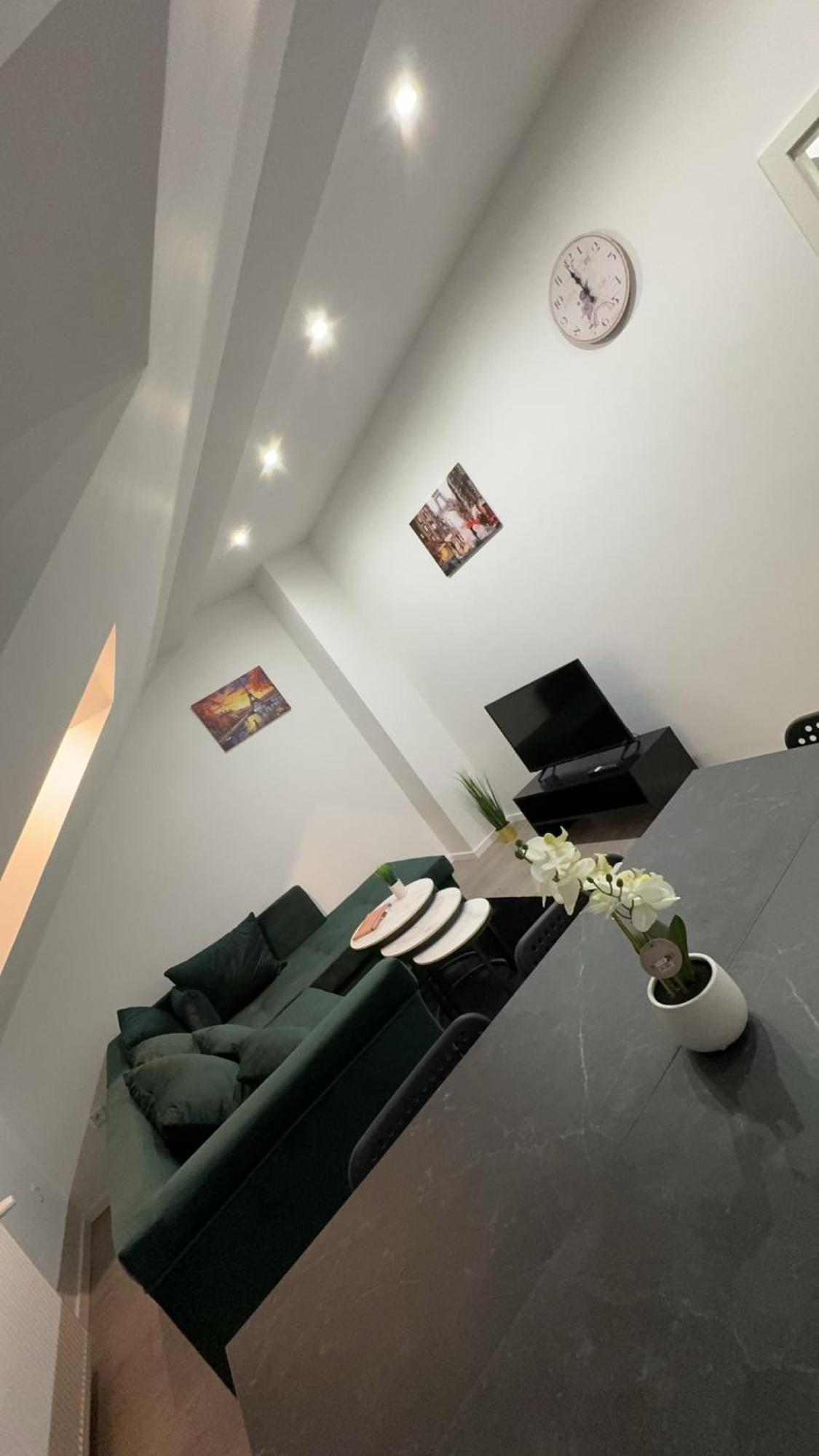 Paris By D&J Apartment'S Altenessen Nord Bagian luar foto