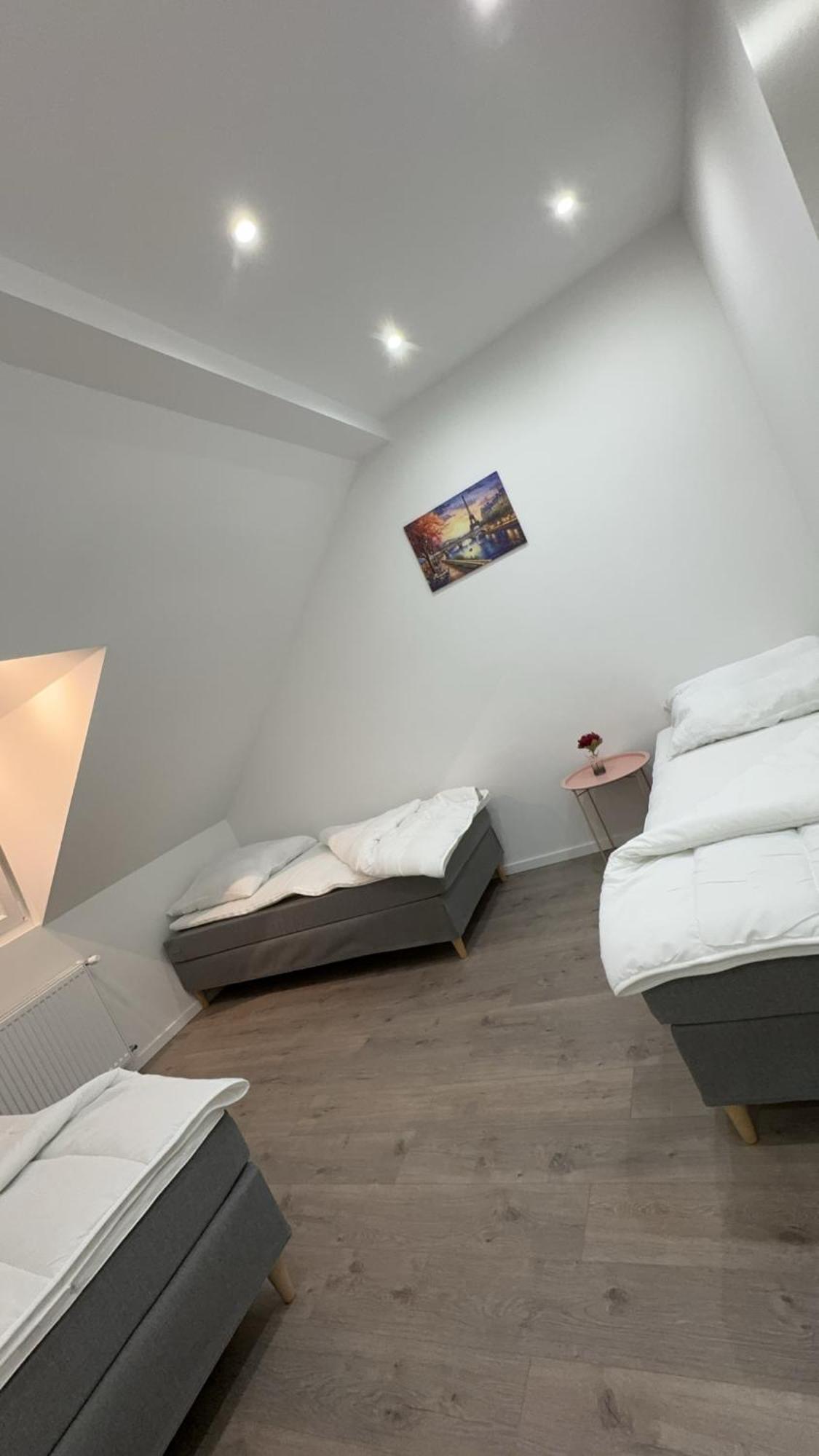 Paris By D&J Apartment'S Altenessen Nord Bagian luar foto